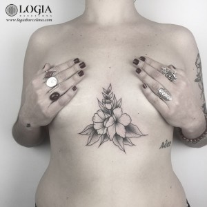 tatuaje-abdomen-flor-logiabarcelona-ana-godoy   